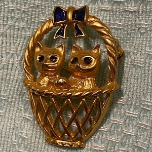 2 kittens in a basket vintage brooch